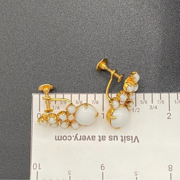 Gorgeous 1940s Milk Glass Prong Set Earrings and Necklace Set - Picture 5 of 17